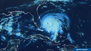 Dorian golpea las Bahamas con rachas de hasta 360 km/h