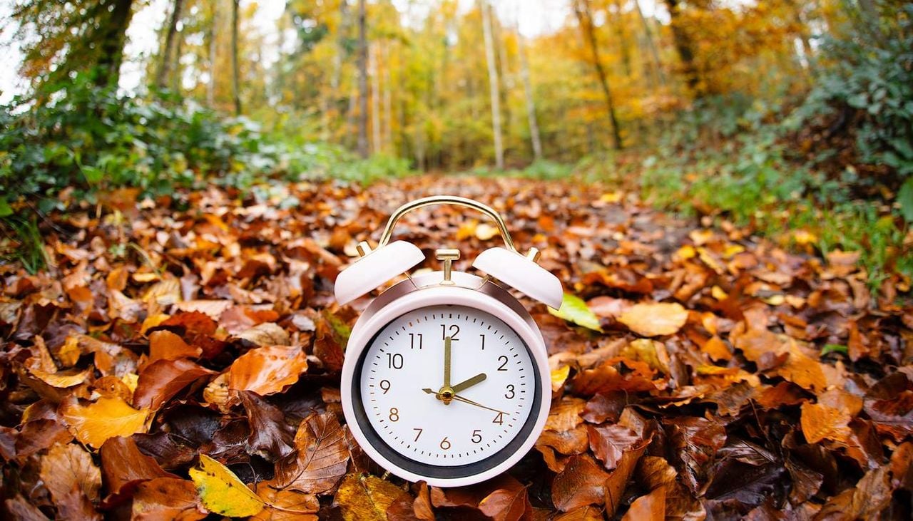 La ciencia señala que mantener el horario de invierno durante todo el año favorecería la sincronización del reloj biológico, el sueño y el estado de ánimo gracias a una mayor exposición a la luz matutina.