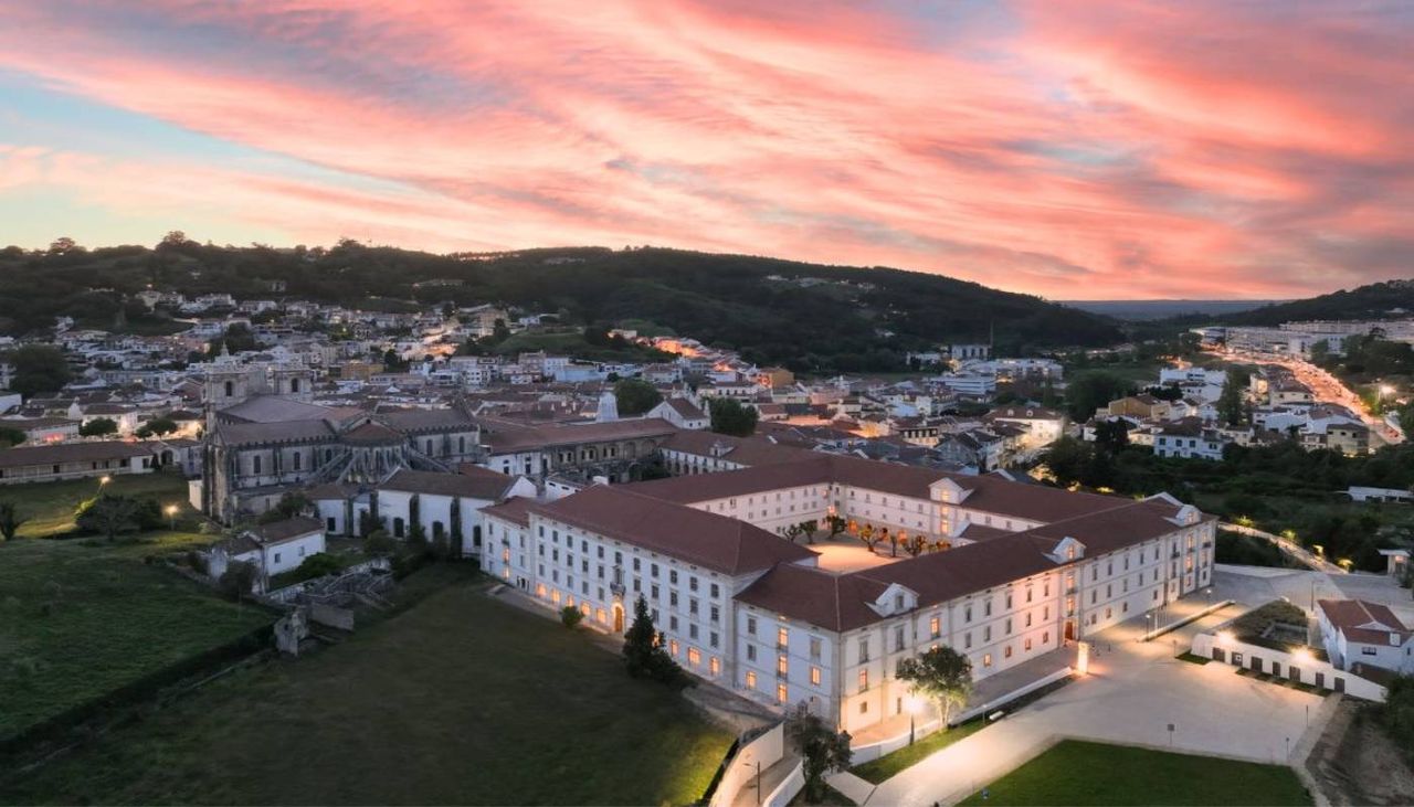 Parece um cenário de filme, mas é um hotel real (e fica em Portugal). Foto: Montebelo Hotels