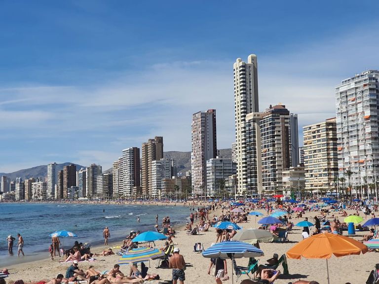 ¿Por qué hace tanto calor? Las dorsales cálidas de récord atenazan a España ¿Por qué hace tanto calor? Las dorsales cálidas de récord atenazan a España