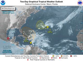 Dos nuevas bajas subtropicales vigiladas por el NHC y Lisa a menos 
