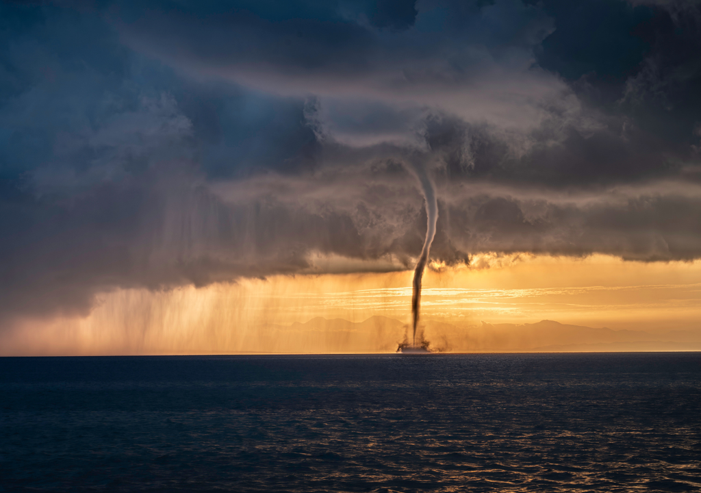 inestabilidad; nubes embudo; tornado; tormentas; Italia; Europa inestabilidad; nubes embudo; tornado; tormentas; Italia; Europa