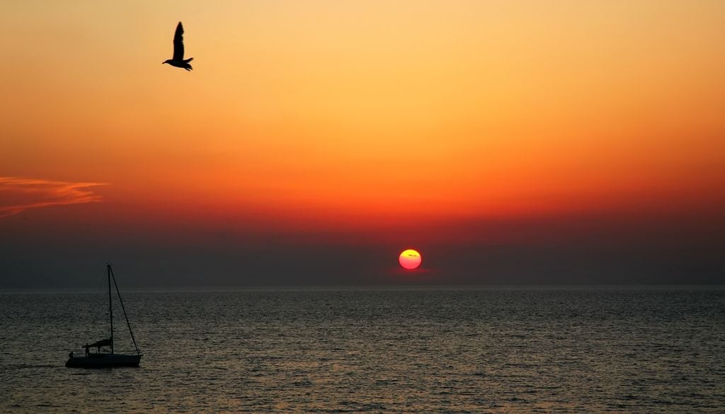 Splendido tramonto sul mare visto da Gallipoli, in Puglia. In questa regione si possono ammirare sia albe che tramonti sul mare, vista la particolare posizione della regione.