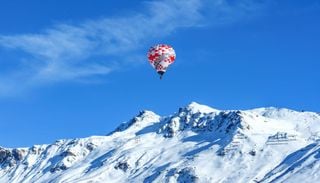 Dove volare in mongolfiera in Italia: 5 idee per un viaggio da sogno, sospesi tra cielo e terra