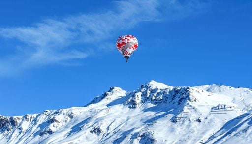 Dove volare in mongolfiera in Italia: 5 idee per un viaggio da sogno, sospesi tra cielo e terra