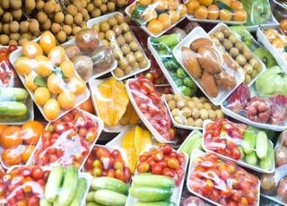 Du sommet de Genève à nos train-train quotidiens : comment couper le plastique à la source ?