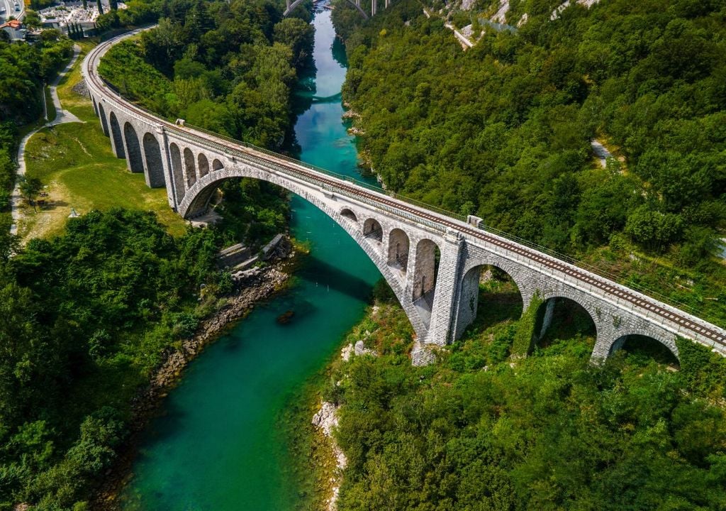 Il Ponte Solkan a Nova Gorica, il più grande ponte ferroviario in pietra del mondo