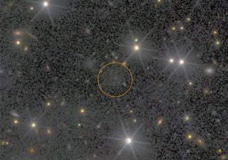 Dunkle Galaxie aufgespürt: Astronomen entdecken fast unsichtbare Galaxie im Perseushaufen