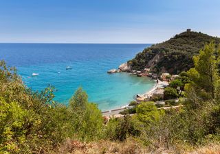 È bella come la Costa Azzurra, ma più tranquilla e molto più economica. Ecco dove si trova