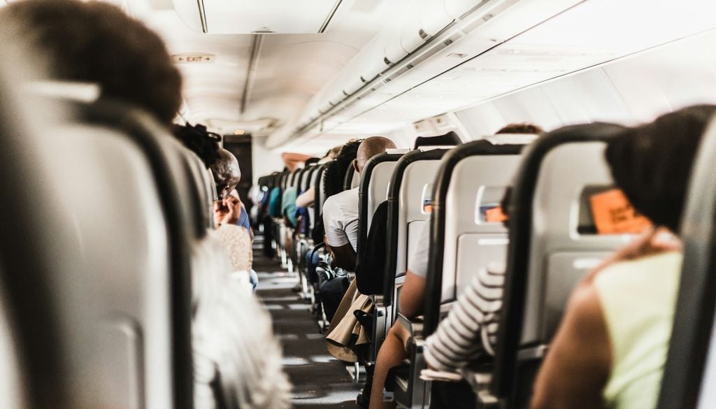 Avião O que mais irrita os portugueses num avião? Um estudo revela os hábitos que geram mais desconforto a bordo. Foto ilustrativas: Unsplash