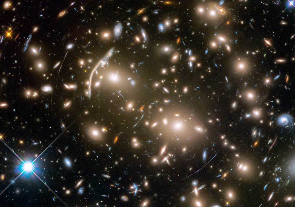Lentes gravitacionais registradas pelo telescópio Hubble Lentes gravitacionais registradas pelo telescópio Hubble