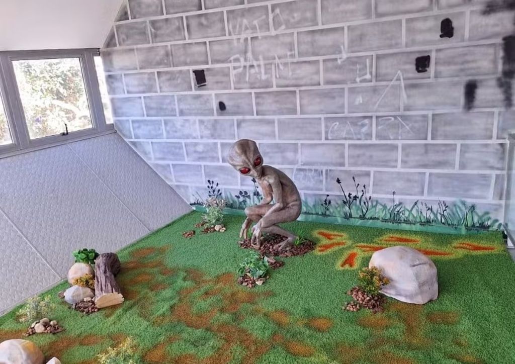 Em Varginha, Memorial do ET traz "reconstituição" do suposto avistamento do alienígina. Crédito: G1 - Sul de Minas EPTV