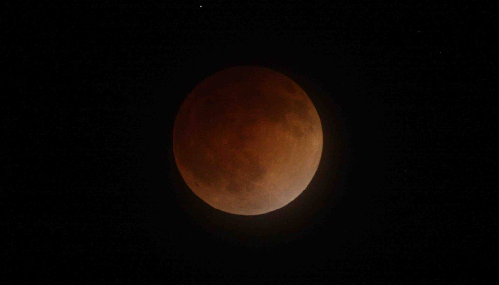 Um eclipse lunar acontecerá entre os dias 27 e 28 de agosto e poderá ser observado de todo o Brasil. Crédito: NASA Um eclipse lunar acontecerá entre os dias 27 e 28 de agosto e poderá ser observado de todo o Brasil. Crédito: NASA