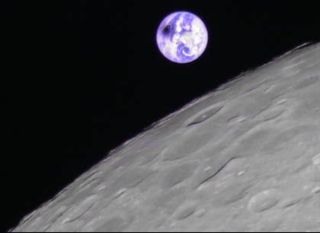 Eclipse solar fotografiado desde la Luna