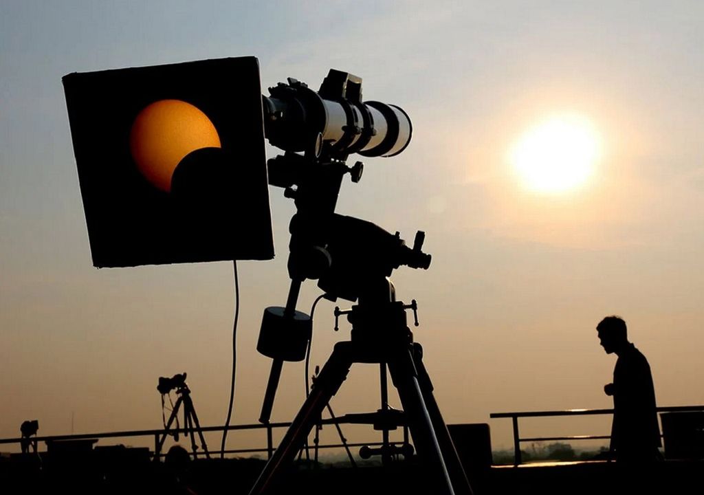Eclipse solar total em 8 de abril Eclipse solar total em 8 de abril
