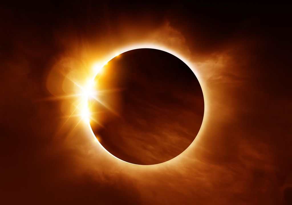 Eclipses 2024 of Sun and Moon to schedule their dates and don't miss them.