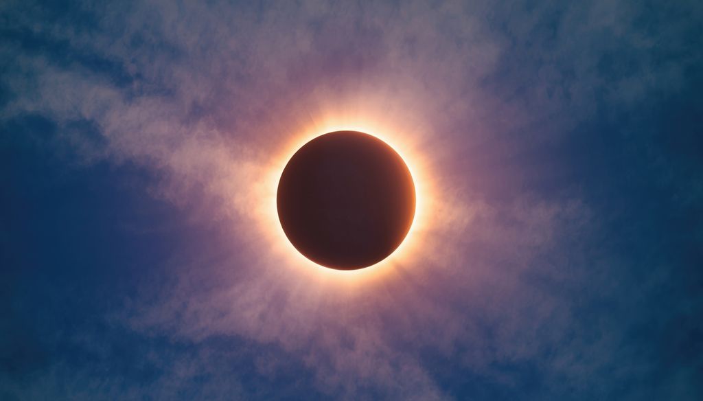 Il Sole oscurato dal passaggio della Luna genererà una spettacolare eclissi totale in Spagna.