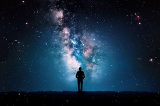 Eclissi, galassie e costellazioni: 5 motivi per osservare il cielo con il binocolo tra febbraio e aprile 2025