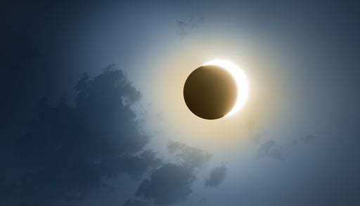Eclissi totale e Perseidi nella stessa notte: il doppio spettacolo celeste dell'estate 2026