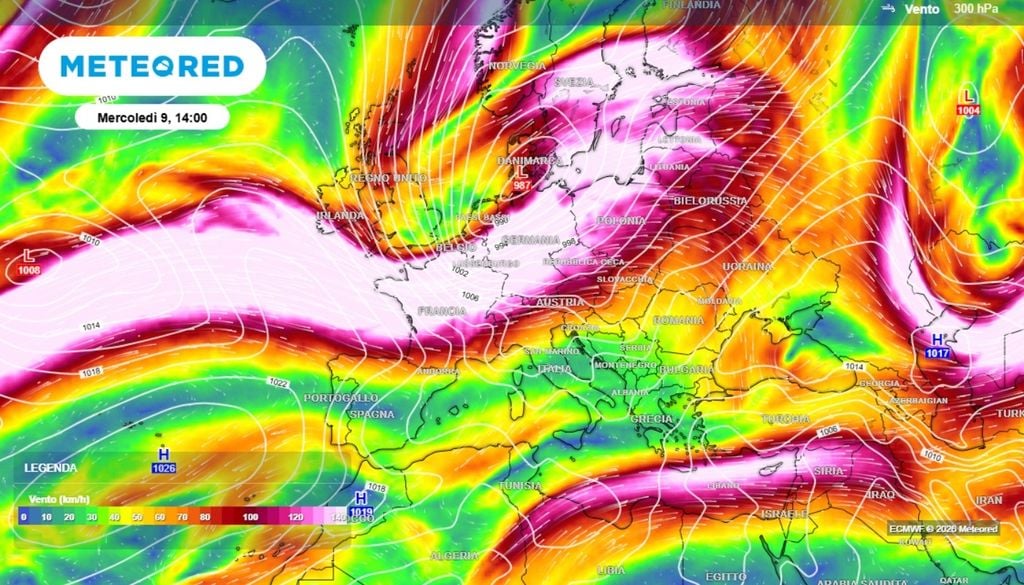 La circolazione atmosferica a 300 hPa, insieme alle isobare al suolo, ci permette di vedere come ECMWF stia ipotizzando, nelle sue simulazioni, il probabile abbassamento di latitudine del jet-stream, con conseguente inserimento di depressioni verso l'Europa Centrale e poi verso il Mediterraneo. Questo, intorno al 9-10 settembre, potrebbe produrre un peggioramento delle condizioni atmosferiche nche sul nostro Paese, insieme ad un calo termico. ECMWF-MeteoRed