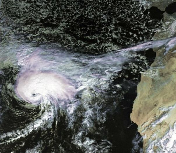 Efemérides Meteorológicas En Canarias Del Siglo Xx Y Xxi: Parte Iv Efemérides Meteorológicas En Canarias Del Siglo Xx Y Xxi: Parte Iv