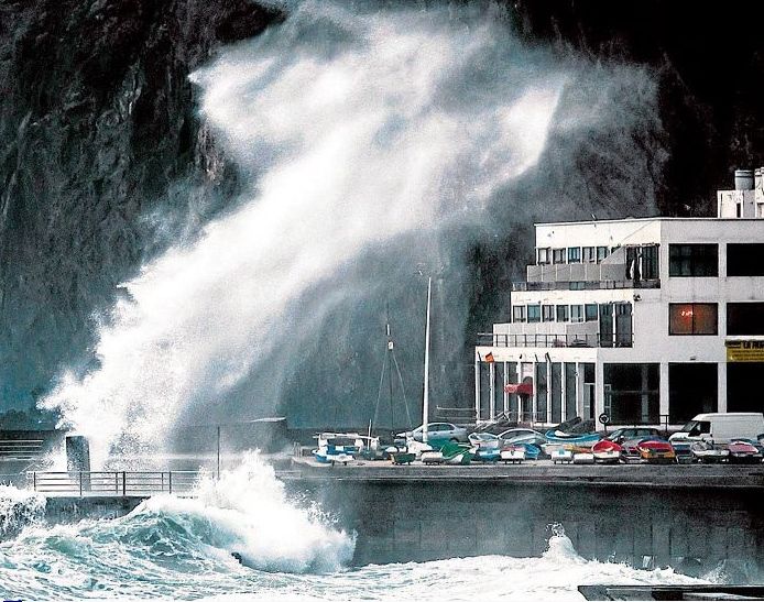 Efemérides Meteorológicas En Canarias Del Siglo Xx Y Xxi: Parte Vi Y Final Efemérides Meteorológicas En Canarias Del Siglo Xx Y Xxi: Parte Vi Y Final