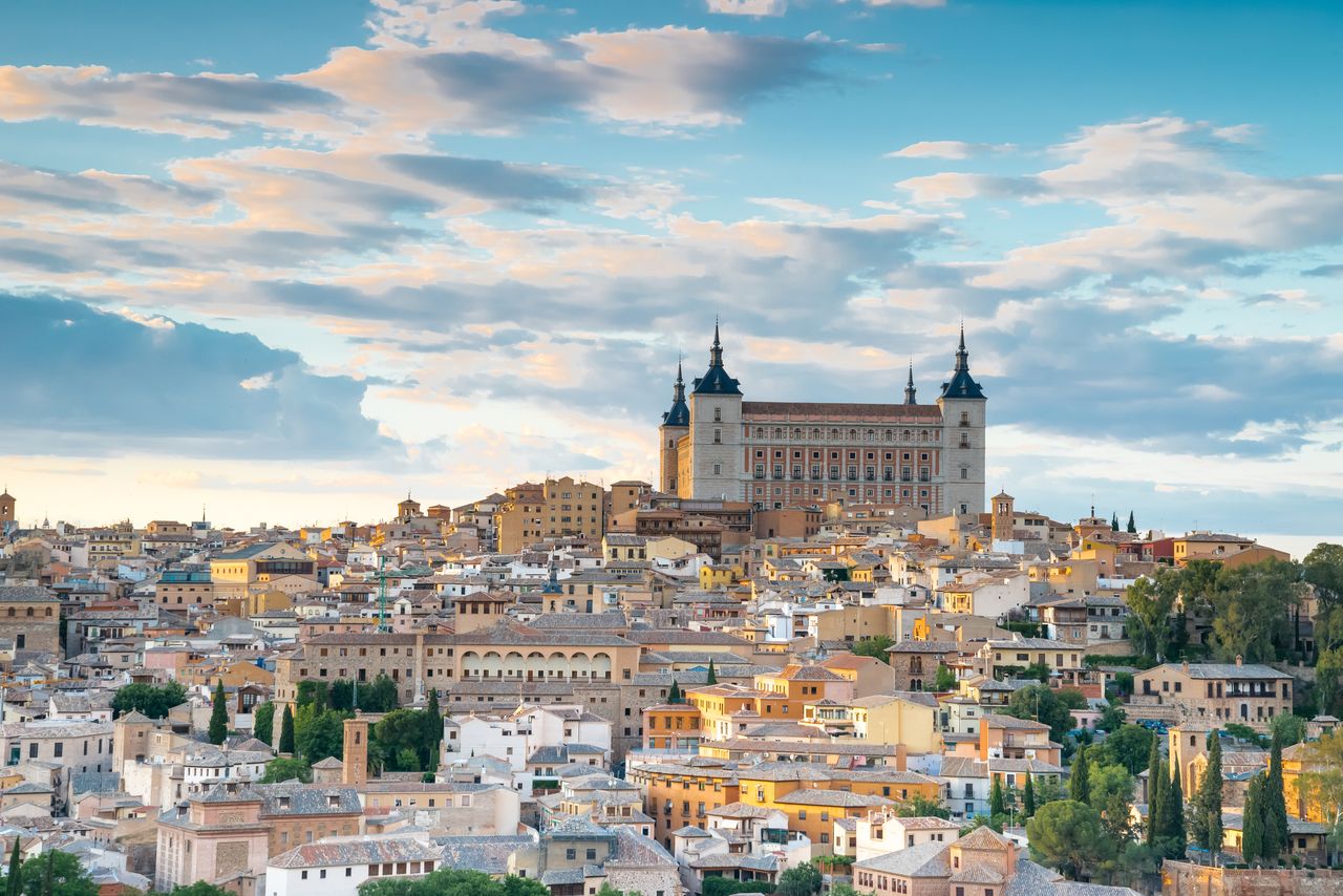 Im Winter weht ein kalter Wind durch Toledo, doch Reisende haben jetzt Platz für ungestörte Streifzüge. Foto: Adobe Stock