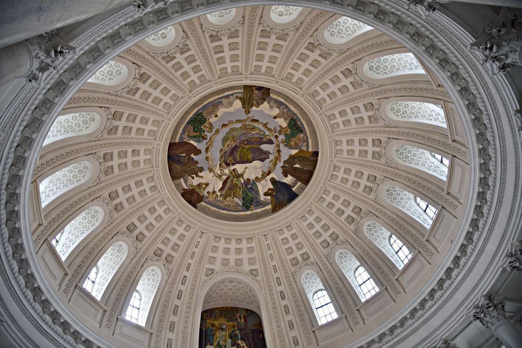 Kuppel Die Kuppel des Doms ist auch von innen äußerst eindrucksvoll. Foto: Bill Ernest/Adobe Stock