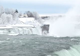 Eingefroren: An den Niagarafällen herrscht Eiszeit!