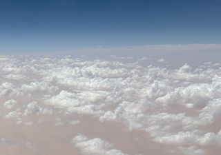 Eisbildung in Wolken: So beeinflussen winzige Partikel des Wüstenstaubs weltweit das Klima