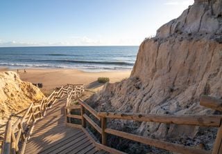 El acantilado dunar más alto de Europa supera los 100 metros de altura y está en esta playa de España