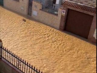 Tiempo severo con tormentas causa inundaciones en varias partes de España, por lo que activan ergencia