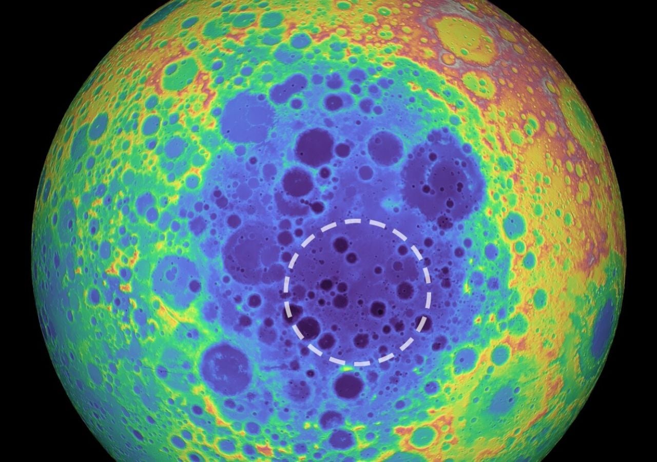 La cuenca South Pole-Aitken, situada en la cara oculta de la Luna, es una de las formaciones de impacto más grandes y antiguas del sistema solar. Crédito: NASA/GSFC/Universidad de Arizona.