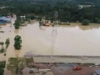 Torrenciales lluvias, dejan bajo el agua diversas zonas entre Tailandia, Indonesia y Malasia