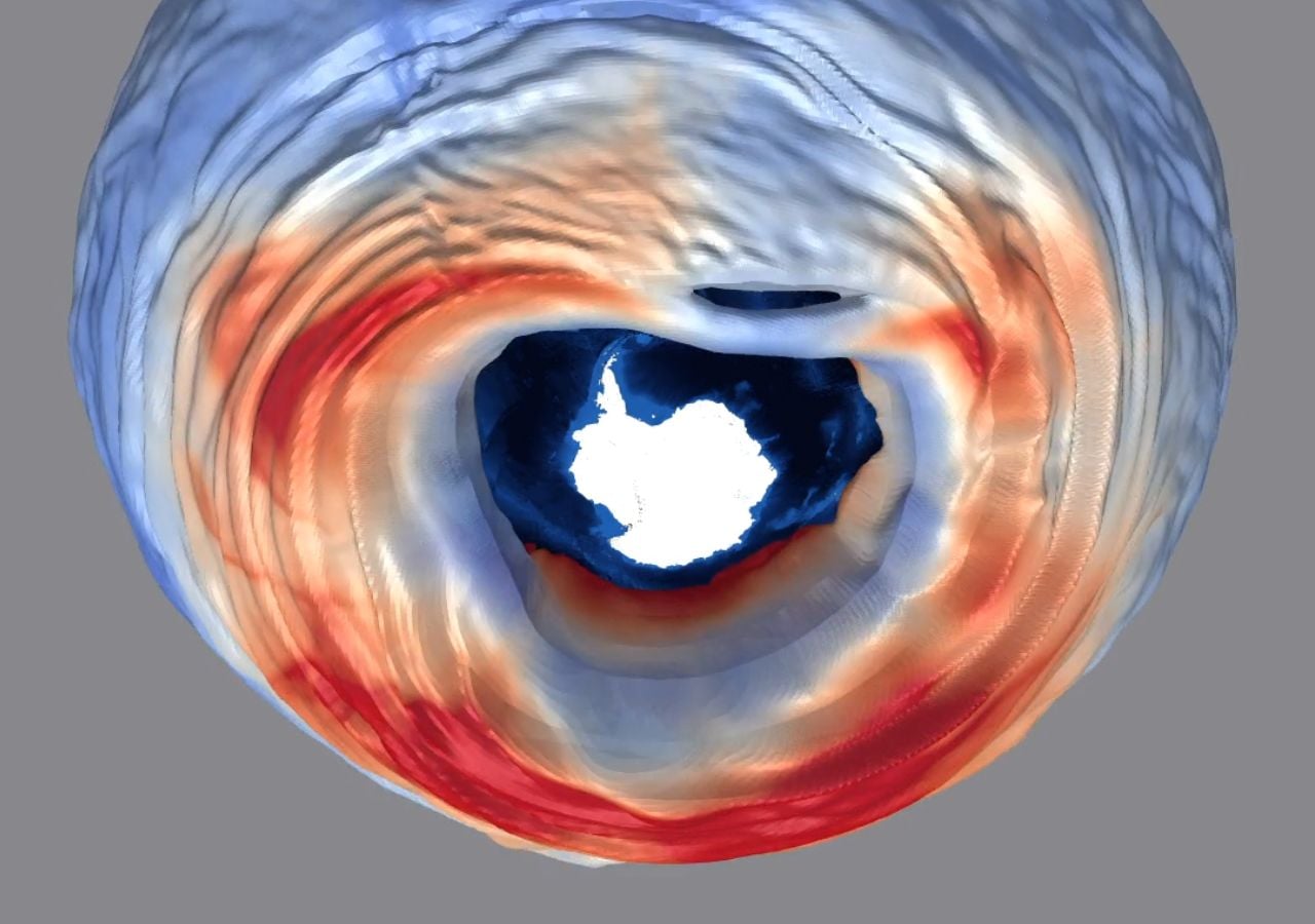La disminución de la concentración de ozono durante la primavera produce un 'agujero' sobre la región antártica. Imagen: Copernicus/ECMWF.