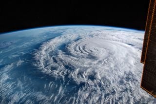 Subtropical Atlantic 'burns', cyclones and effects on European climate