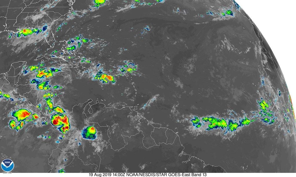 Imagen infrarroja realzada de la zona del Atlántico tropical, aún muy tranquila en cuanto a ciclones tropicales, para el 19 de agosto de 2019 14 UTC. NOAA
