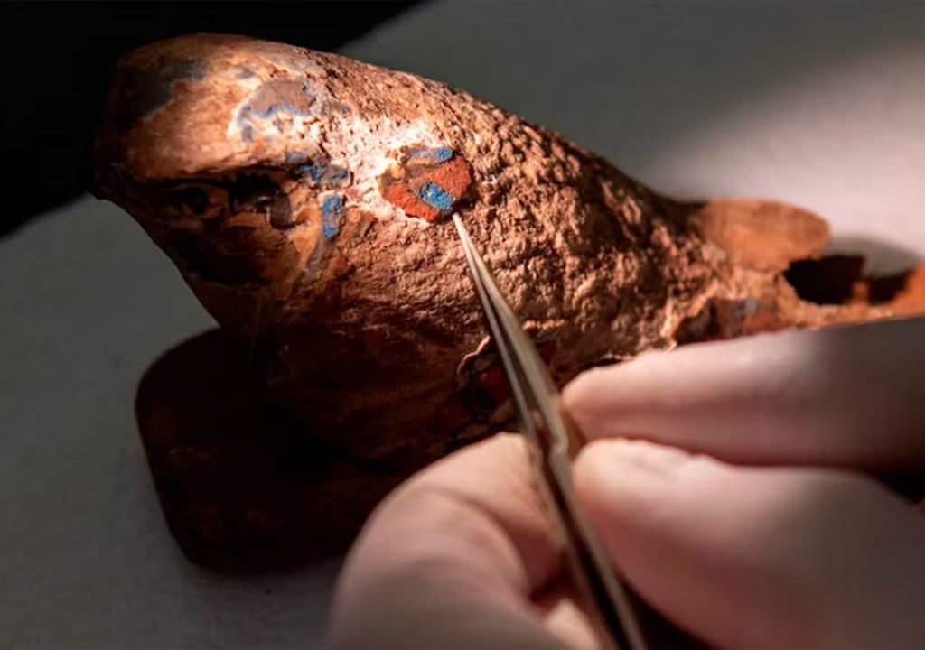 azul egipcio La fórmula del mítico “azul egipcio” se perdió tras la caída del Imperio Romano. Crédito: Matt Unger / Carnegie Museum of Natural History.