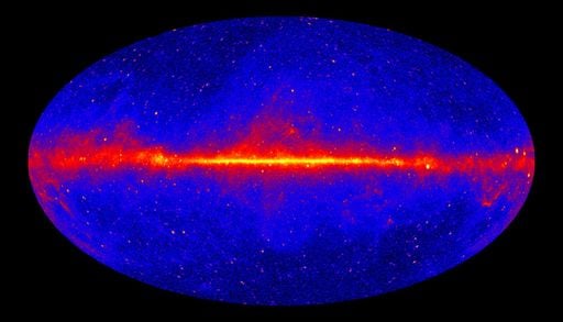 El brillo azul que aparece en el agua revela part&iacute;culas extremas del universo: la radiaci&oacute;n Cherenkov