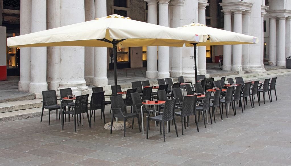 Terraza En situaciones extremas, muchos establecimientos podrían verse obligados a suspender temporalmente el servicio exterior.