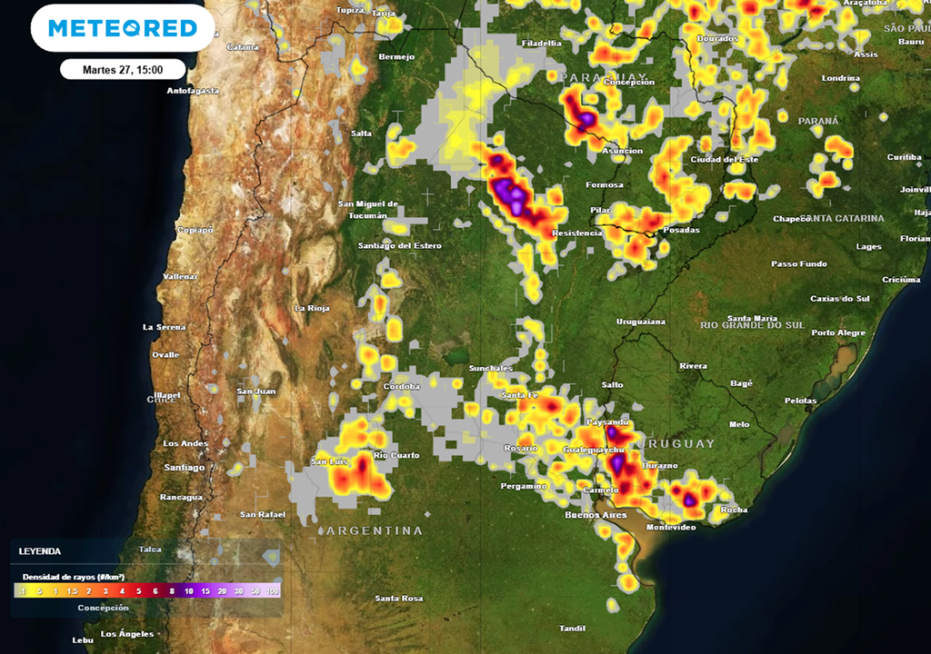 Un débil frente frío logrará romper el bloqueo que nos mantiene sin lluvias desde hace largos días en la porción bien centro-este y noreste del país Un débil frente frío logrará romper el bloqueo que nos mantiene sin lluvias desde hace largos días en la porción bien centro-este y noreste del país. Mapa: simulación de tormentas según el modelo ECMWF para el martes 27 en la tarde.