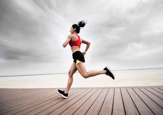 ¿El calor y la deshidratación causan dolores de cabeza al hacer ejercicio? Los neurólogos explican cómo prevenirlo