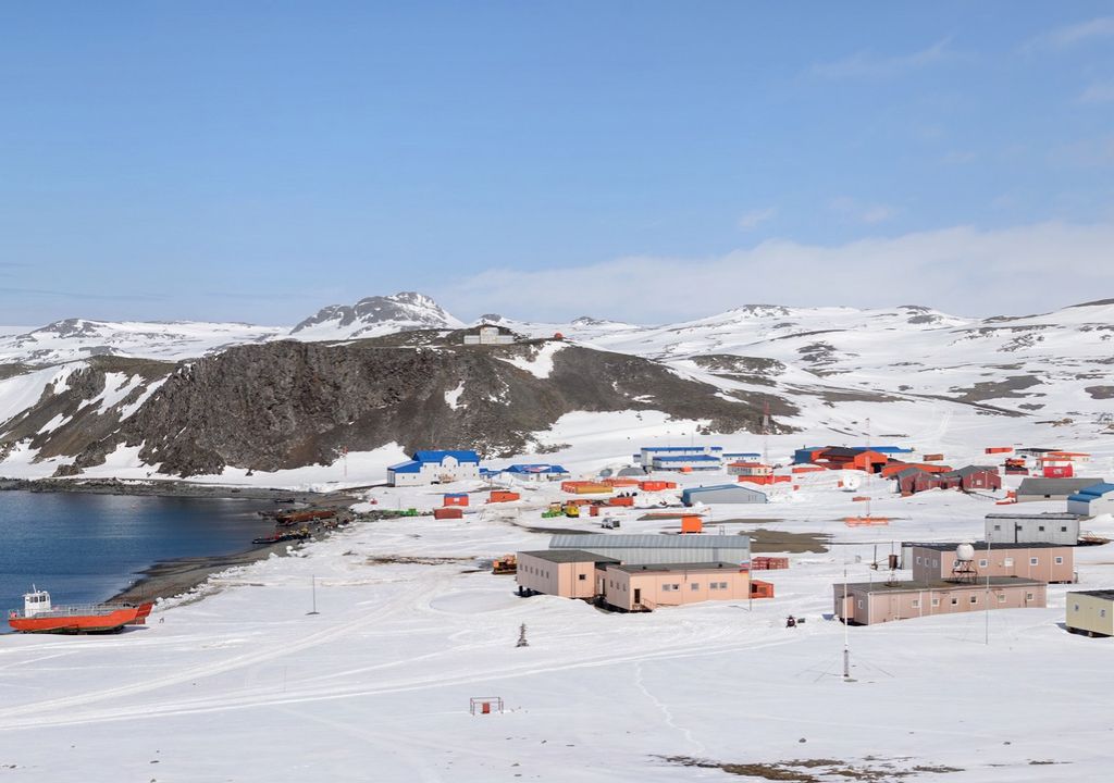 Península Antártica; Isla Rey Jorge; Base Rusa