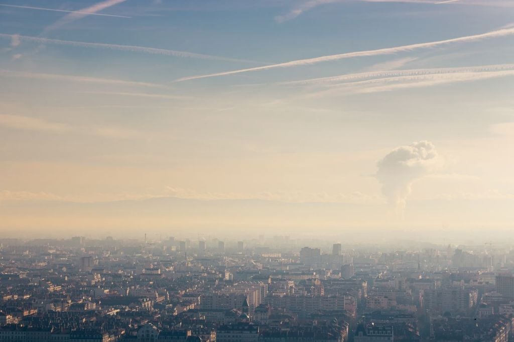 La Organización Mundial de la Salud detalló que la contaminación ambiental y otros riesgos ambientales causan el 24 por ciento de las muertes relacionadas.