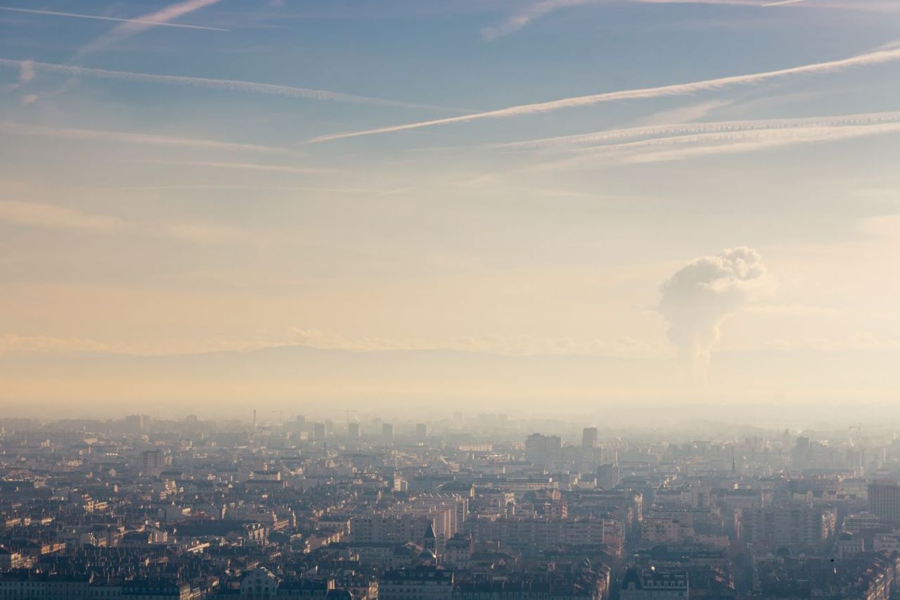 La OMS detalló que la contaminación ambiental y otros riesgos ambientales causan el 24% de las muertes relacionadas.