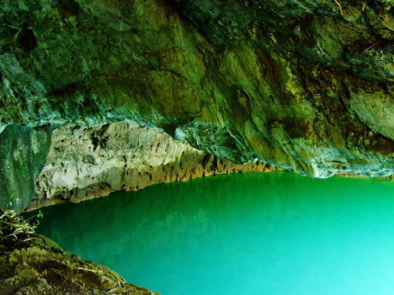 Sus aguas color azul turquesa invitan a preservarlas y a disfrutarlas. Imagen tomada de Ayuntamiento de Aquismón.