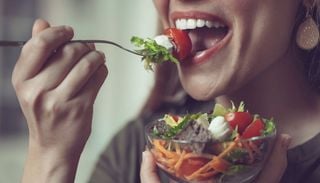 El cerebro tiene otra forma de decir &ldquo;ya basta&rdquo;: descubren nueva v&iacute;a que regula la saciedad