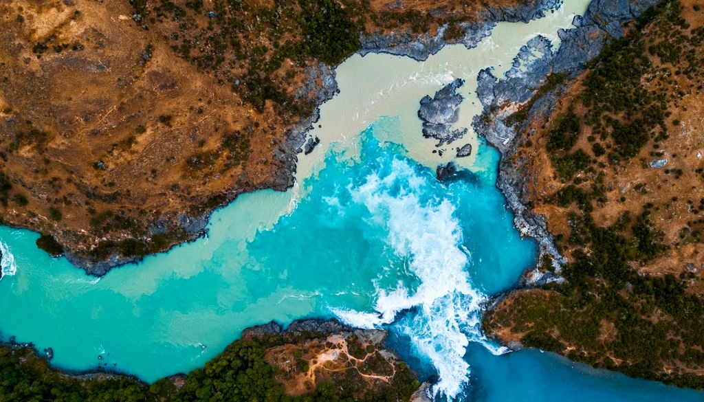 Vista aérea de la confluencia de los ríos Baker y Nef. Vista aérea de la confluencia de los ríos Baker y Nef en la Patagonia.