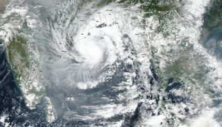 El ciclón Matmo podría causar muerte y destrucción en Bangladesh