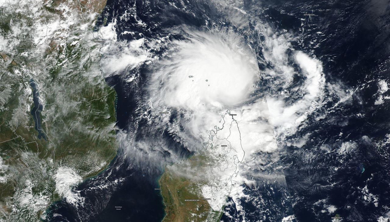 El ciclón tropical Kenneth amenaza de nuevo a Mozambique